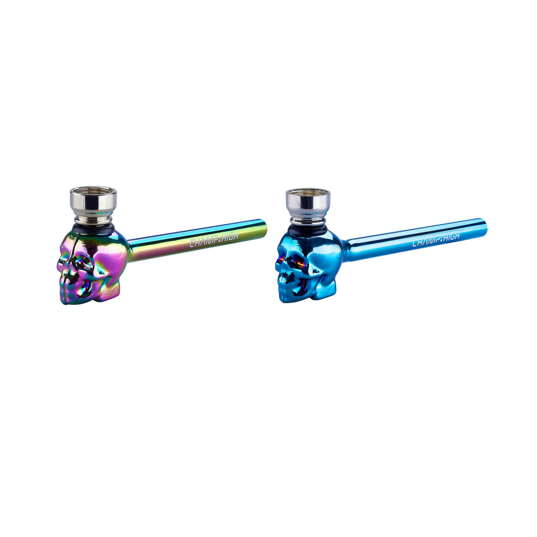Zwei bunte Pfeifen mit Totenkopf-Design in Regenbogen- und Blau-Farben