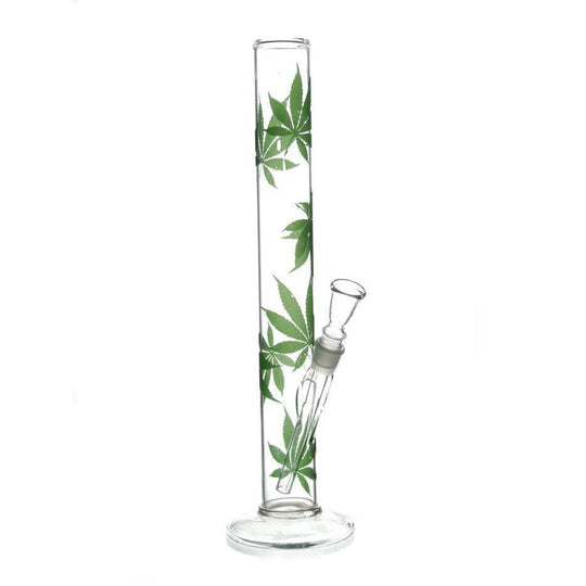 Buntes Design auf einem Aschenbecher mit Cannabisblatt.
