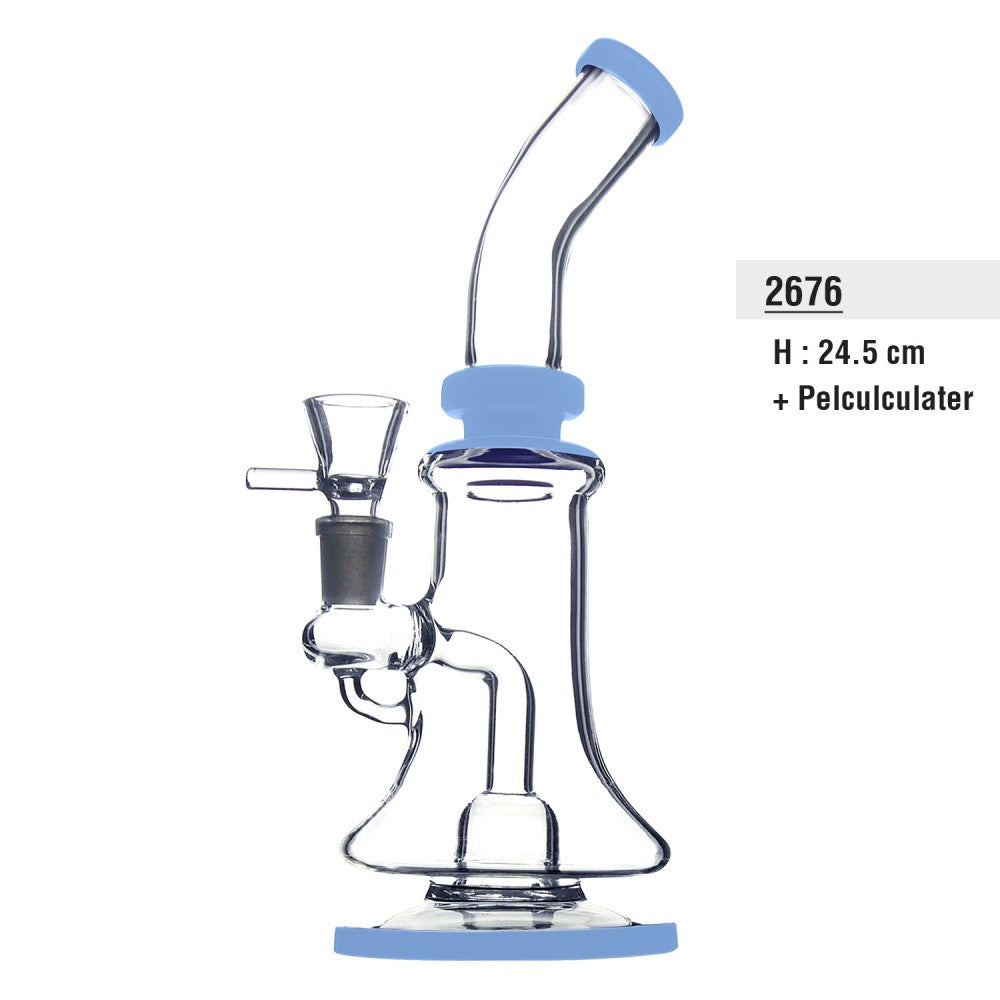 Künstlerisches Design mit Cannabis und bunten Mustern.